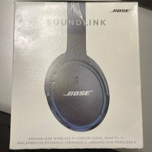 Bose black soundlink 2 comes with box and carry case